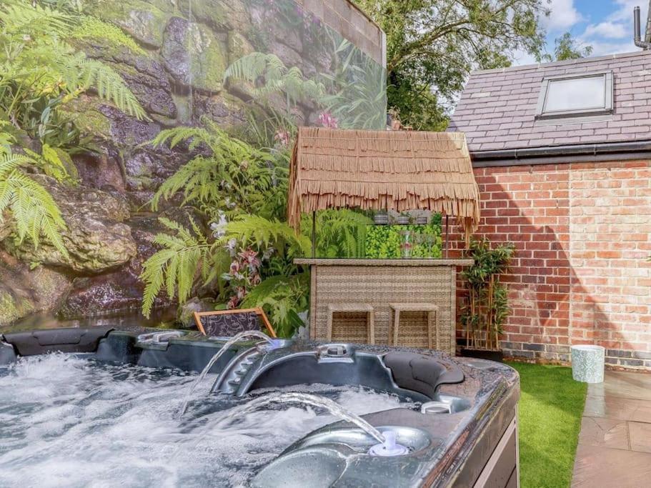 Dawns House Cromford, Peak District, Hot Tub, For 6 - Stunning Views Apartment Exterior photo